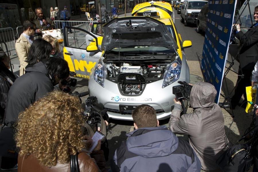  Nissan Leaf NYC taxi 2013 года  (фото 2 из 24)